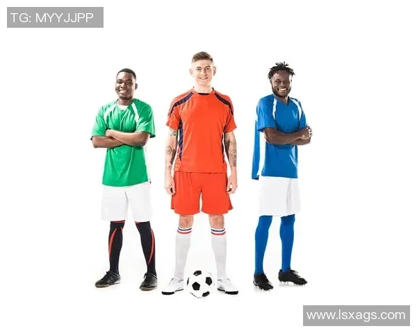 足球运动员入场时为何选择携带小孩共同走入赛场的深层意义解析 足球运动员入场时为何选择携带小孩共同走入赛场的深层意义解析