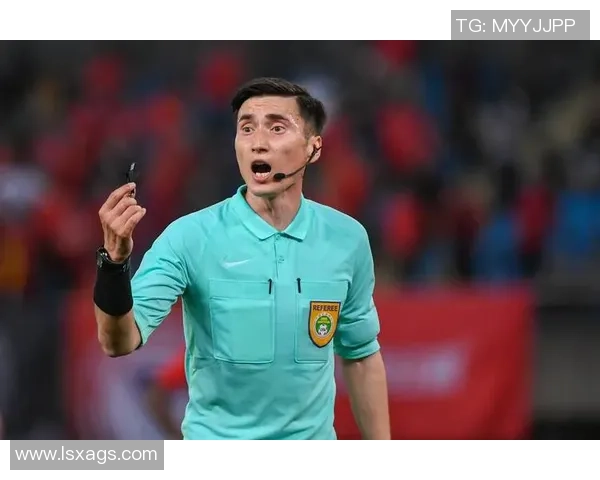 足球马宁:从场上裁判到足球界的传奇人物成长之路 足球马宁:从场上裁判到足球界的传奇人物成长之路